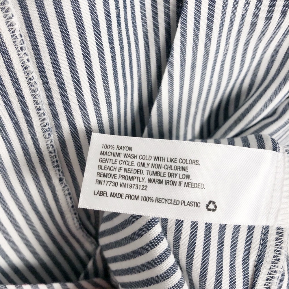 FREE with any one purchase Universal Thread v-neck button down blouse (S) - Picture 13 of 13